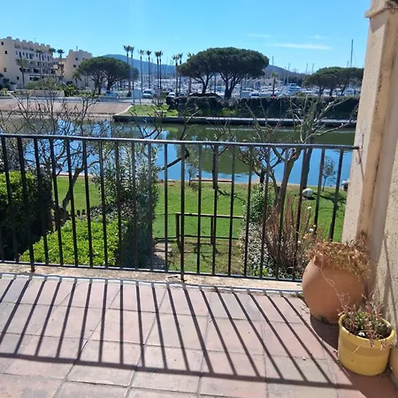 Soleil Bleu Les Pieds Dans L'eau * גרימו